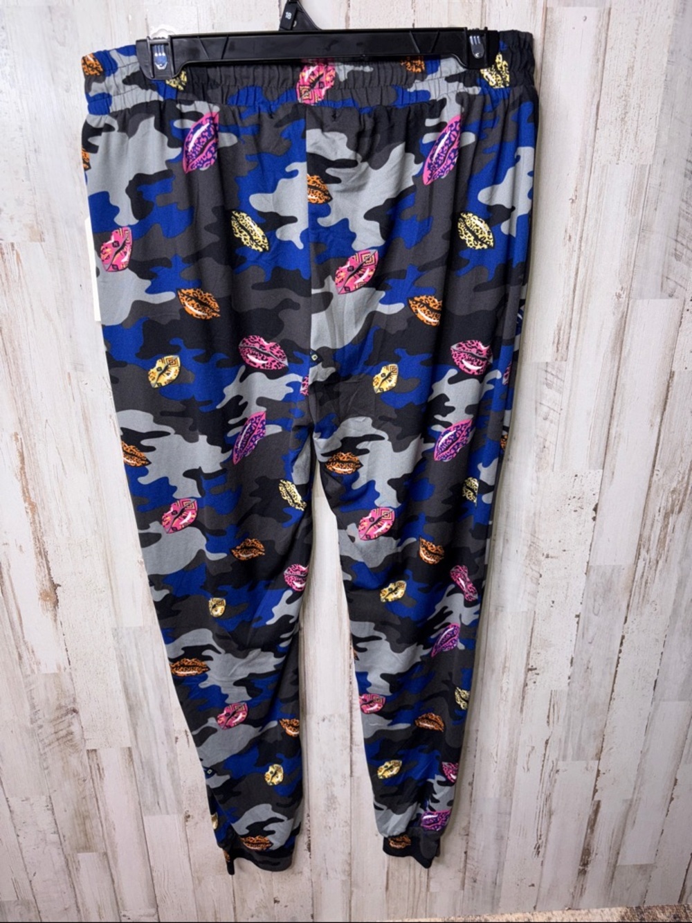 Eye Candy Leggings with Colorful Lip with camo print Size 1X NWT! - Picture 6 of 12